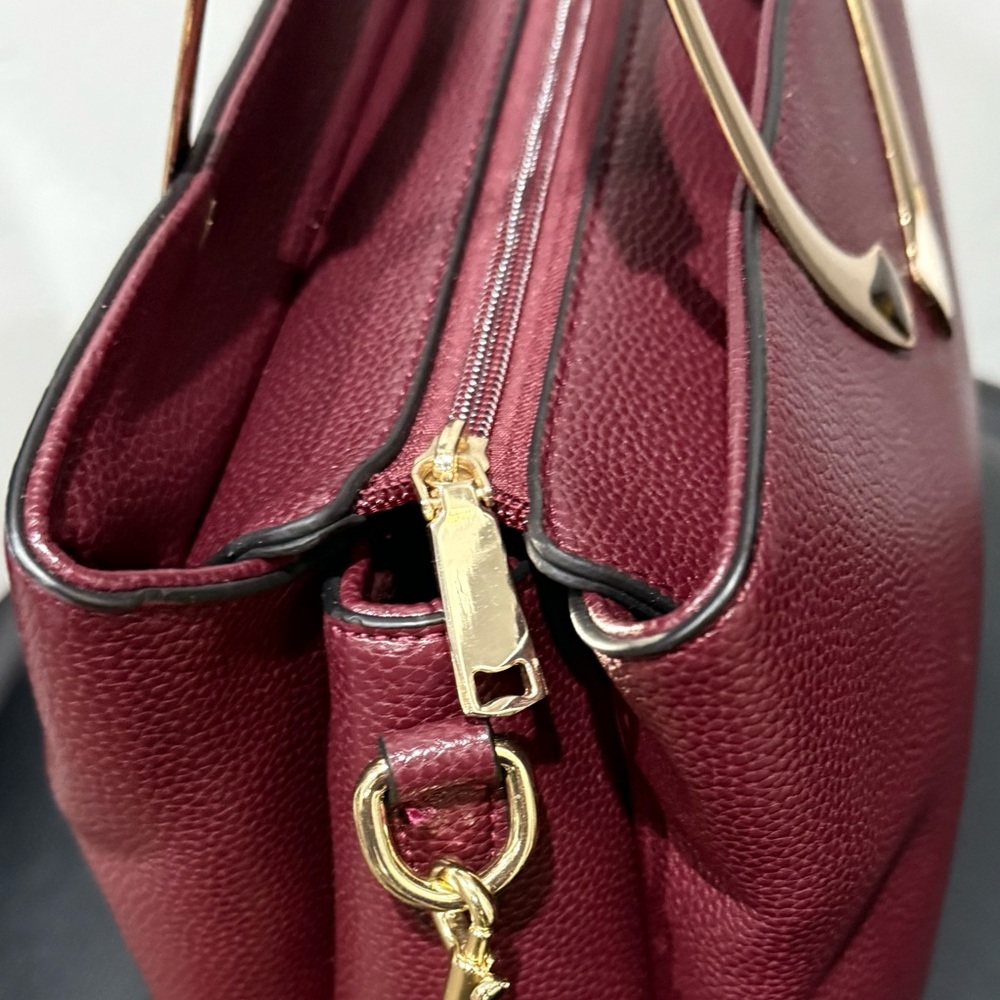 Chic Burgundy Handbag with Gold Accents - Picture 6 of 8